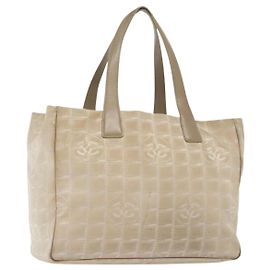 CHANEL Nova Bolsa Tote de Viagem Nylon Bege Ouro CC Auth ti3357 Bege Dourado