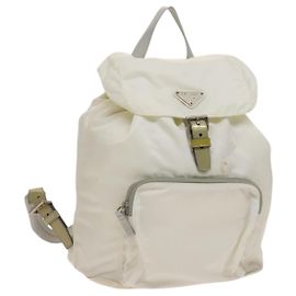 Sac à dos PRADA en nylon blanc argent Auth 134573 Argenté Blanc