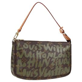 LOUIS VUITTON Pochette Accessoires Graffiti Pouch Khaki M92191 LV Auth ep10096V Kaki Monogramme