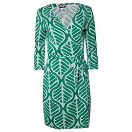 Autre Marque Diane Von Furstenberg, Vestido envelope em verde e branco Branco Verde