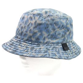 Chapéu bucket de tecido upcycled com estampa Adriática Dior Parley Azul