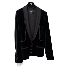 La piccola giacca nera Chanel Nero