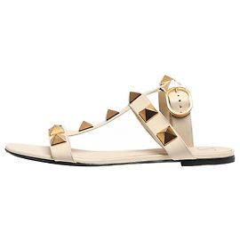 Valentino Cream Rockstud flat sandals - size EU 41 Cream