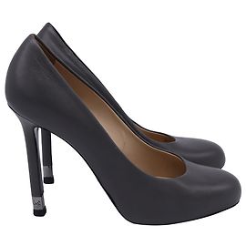 Chanel CC Round-Toe Pumps in Grey Leather Grey