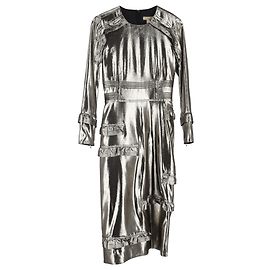 Abito Lamé in Seta Dorata con Dettagli a Rouches e Maniche Lunghe Burberry D'oro Metallico