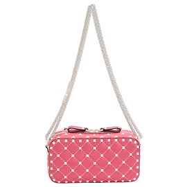 Bolsa de câmera Small Free Rockstud Spike em couro rosa da Valentino Garavani Rosa