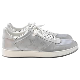 Louis Vuitton-Louis Vuitton Rivoli Monogram Trainers in Silver Leather-Golden,Metallic