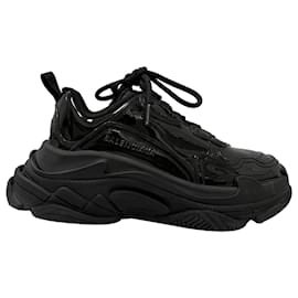 Balenciaga-Balenciaga Triple S Sneakers in Black Patent Leather-Black