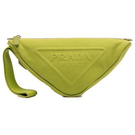 Clutch de pulso em lona verde Canapa com logo triangular Prada Verde Verde oliva