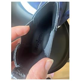 Louis Vuitton-Louis Vuitton calfskin ankle boots-Navy blue