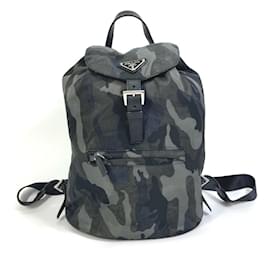 Mochila Saffiano camuflada com logo triangular Prada Outro Verde