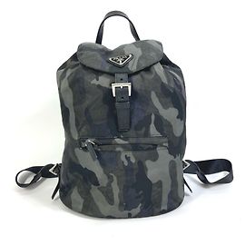 Mochila Saffiano camuflada con logo triangular de Prada Otro Verde