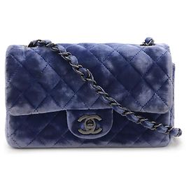 Bolsa de ombro mini matelassé de veludo da Chanel Azul