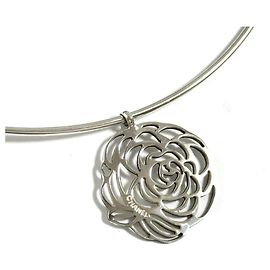 Colar choker com pingente Camélia da Chanel Prata