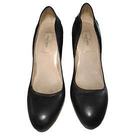 Valentino Garavani Black Leather Pumps 36 Black
