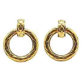 Chanel-Chanel Gold Plated Matelassé Vintage Earrings-Golden
