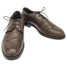 Sapatos de couro Giorgio Armani XGU876E85 Marrom