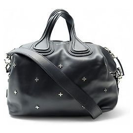 BOLSA DE MÃO GIVENCHY NIGHTINGALE COM CRUZ PRATEADA EM COURO PRETO Preto