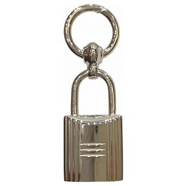 Anello Cadena Twilly di Hermès con charm a loop Argento