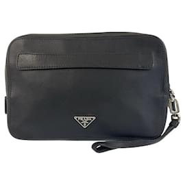 Clutch de couro com logo triangular Prada Preto