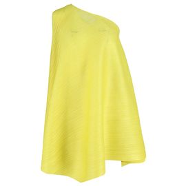 Ein-Schulter Zeltkleid Pleats Please Issey Miyake aus gelbem Polyester Gelb