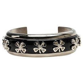 Chanel Armband mit Kleeblattmotiv Silber Metallisch