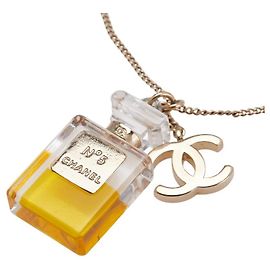 Pulseira Motivo No.5 da Chanel Coco Dourado Metálico