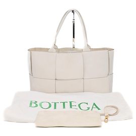 Bottega Veneta Medium Arco Tote Bag Weiß