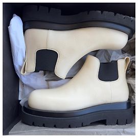 Botas Bottega Veneta em couro Military Calf bege 37 Bege