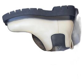 Botas Bottega Veneta em couro calf bege Bege Hardware prateado