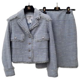 Chanel Terno e saia Azul
