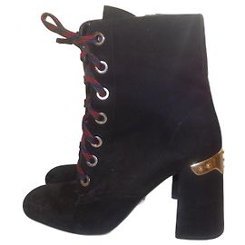 Stivaletti Prada in suede con lacci neri e dettagli dorati Nero Gold hardware
