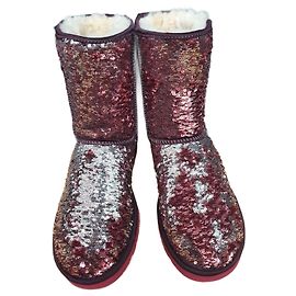 Botines Ugg Classic Short de piel de cordero rojo oscuro Burdeos