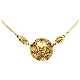 Collana Chanel con motivo leone Coco Mark D'oro