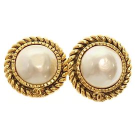 Chanel CC Motiv Perlenohrringe Gold Gold hardware