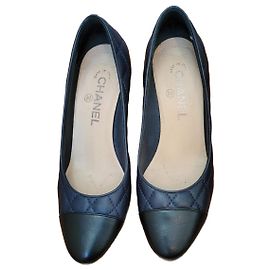 Chanel gesteppte Pumps 37 Marineblau