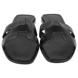 Schwarze Leder Oran Sandalen von Hermès Schwarz