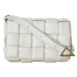 Bolsa Bottega Veneta Padded Cassette em couro branco Branco