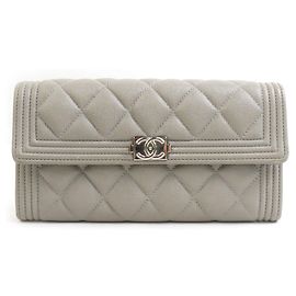 Cartera Larga Boy Chanel en Gris Castaño