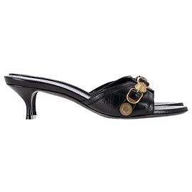 Sandales Cagole en cuir noir de Balenciaga Noir