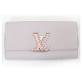 Carteira Capucines LV em couro de python Louis Vuitton Cinza