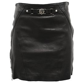 Saia mini detalhada em couro preto com fivela de cabeça de leão Versus Versace Preto