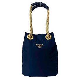 Bolsa de ombro em nylon e couro com placa de logo triangular Prada Azul marinho