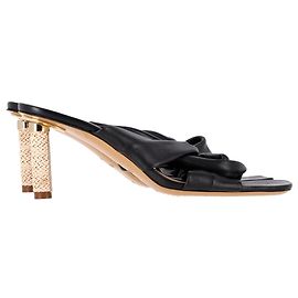 Sandali incrociati Bellagio Jacquemus in pelle nera Nero