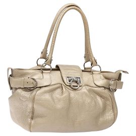 Sac à main Gancini en cuir Salvatore Ferragamo or argent Auth 140914 Argenté Doré