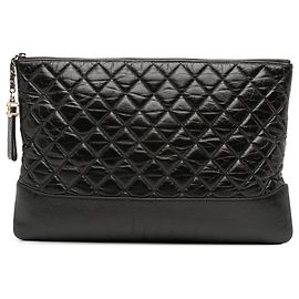 Chanel Nero Grande Clutch Gabrielle O in Pelle di Vitello Invecchiata Nero