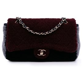 Chanel Rotes Mittleres Gestepptes Schafsleder mit Einem Klappverschluss Rot Bordeaux