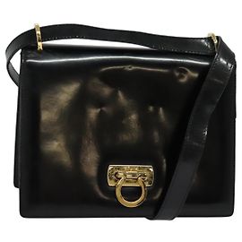 Bolsa de Ombro Gancini em Couro Salvatore Ferragamo Preto
