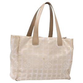CHANEL Nova linha de viagem Bolsa de mão em nylon bege prata CC Auth 141486 Prata Bege