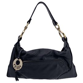 Fendi Piccola borsa a spalla in pelle nappa nera con tasca da chef Nero